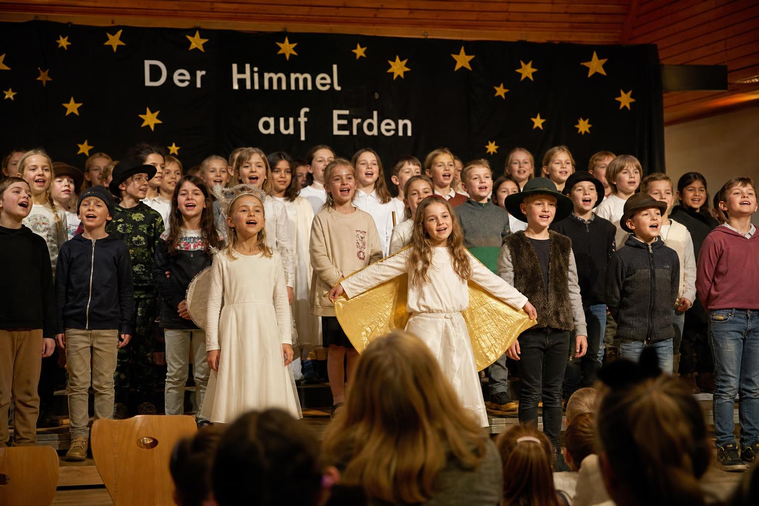 80 Stimmen, eine Bühne, ein gemeinsamer Klang